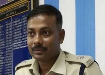 বাজি ফাটানোর অপরাধে মারধর কান্ডে অবশেষে অপসারিত কোচবিহারের পুলিশ সুপার দ্যুতিমান ভট্টাচার্য 