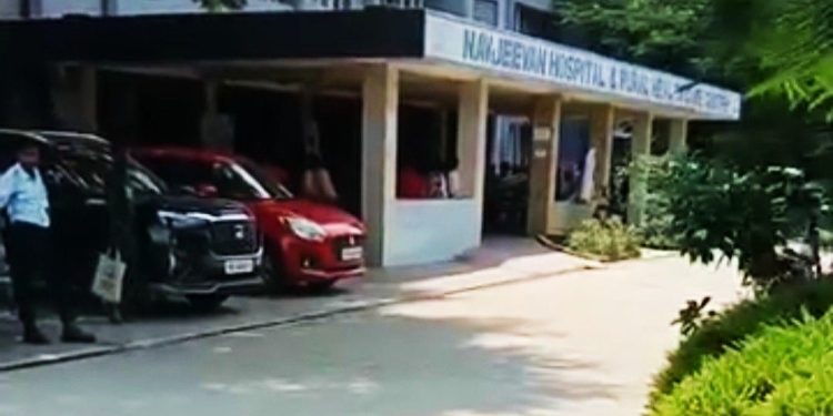 দার্জিলিংয়ের খাড়িবাড়ি সরকারি হাসপাতালে ভুয়ো জন্ম-মৃত্যু শংসাপত্র ইস্যু করা হচ্ছে ! শমীক ভট্টাচার্য বললেন দেশের সার্বভৌমত্বের জন্য হুমকি 