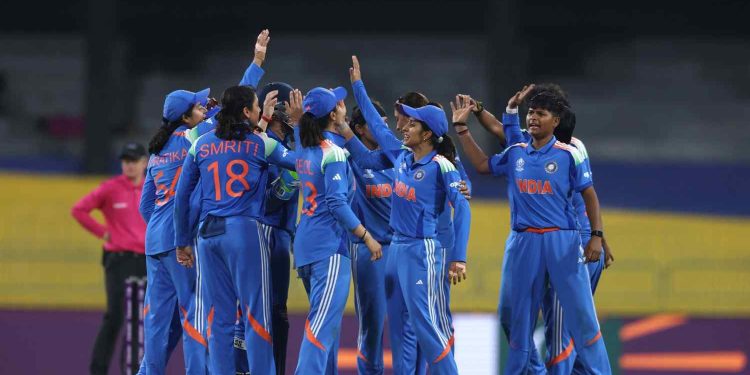 পুরুষদের টি-২০ বিশ্বকাপের পর মেয়েদের ওয়ানডে বিশ্বকাপের ম্যাচেও পাকিস্তানকে পর্যুদস্ত করে দিল ভারত 