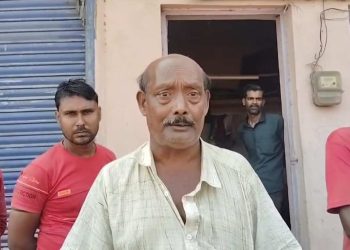 গুসকরায় রাতের অন্ধকারে বেআইনি গর্ভপাতের কারবার চালানো কম্পাউন্ডারকে হাতেনাতে ধরিয়ে দিলেন স্থানীয় যুবকরা 