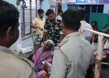 ভরা দামোদরে ভেসে ৪৫ কিলোমিটার দূরে চলে যাওয়া ৮৭ বছর বয়সী বৃদ্ধাকে জীবন্ত উদ্ধার করলেন মৎসজীবীরা