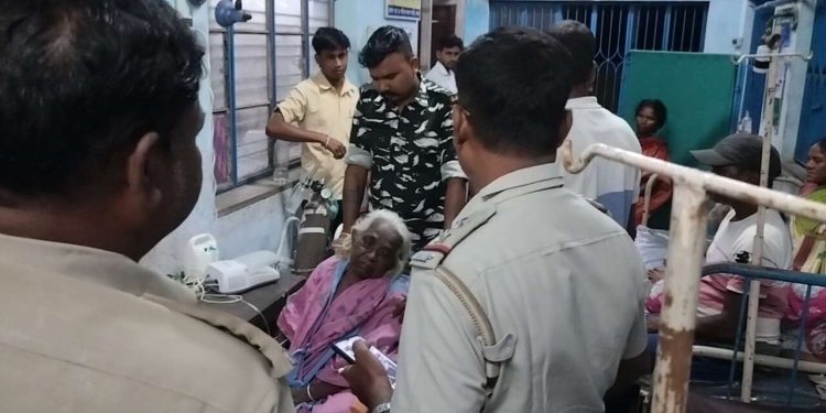 ভরা দামোদরে ভেসে ৪৫ কিলোমিটার দূরে চলে যাওয়া ৮৭ বছর বয়সী বৃদ্ধাকে জীবন্ত উদ্ধার করলেন মৎসজীবীরা