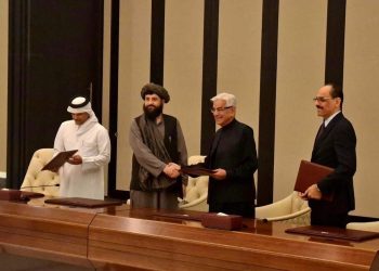 পাকিস্তান-আফগানিস্তান সীমান্তে ফের সংঘর্ষ, নিহত ৩০ ; পাকিস্তান হুঁশিয়ারি দিয়েছে : শান্তি আলোচনা ব্যর্থ হলে তারা তালেবানদের সাথে যুদ্ধের পথ বেছে নেবে 