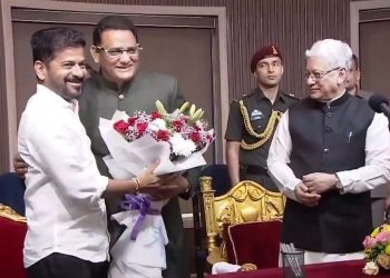 উপনির্বাচনে মুসলিম ভোট টানতে আজহারউদ্দিনকে মন্ত্রী বানালো তেলেঙ্গানার কংগ্রেস সরকার 