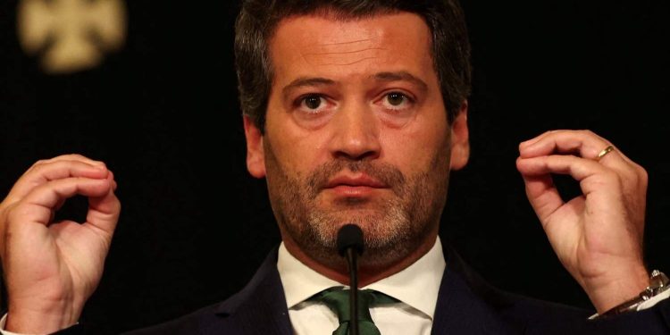 বোরখা পরার এতই শখ তাহলে বিমানে চড়ে সোজা ইসলামি দেশে চলে যান, এই দেশ আপনার জন্য নয় : বললেন পর্তুগালের চেগা পার্টির নেতা আন্দ্রে ভেনচুরা