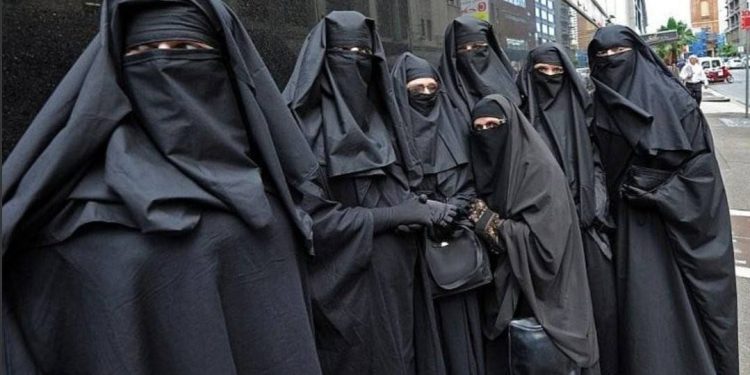 দেশ জুড়ে বোরখা ও নেকাব নিষিদ্ধ করতে চলেছে পর্তুগাল, অমান্য করলে বিপুল জরিমানা, বোরখা নিষেধাজ্ঞার বিরোধিতা করেছে বামপন্থীরা 