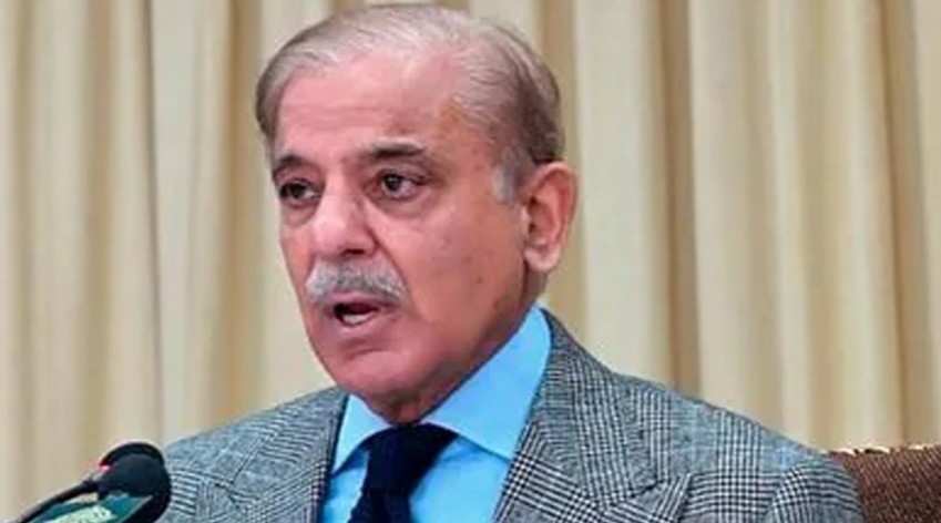 ভারতের নির্দেশে আমাদের আক্রমণ করছে তালিবান : বললেন পাকিস্তানি প্রধানমন্ত্রী ; আফগানিস্তানের পাশে দৃঢ়ভাবে থাকার বার্তা দিয়ে ভারত বললো : ‘নিজেদের ব্যর্থতা ঢাকতে প্রতিবেশী দেশগুলিকে দোষারোপ করা ওদের পুরনো অভ্যাস’ 