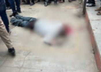 দীর্ঘ ২৭ বছর ধরে মামলার নিষ্পত্তি হয়নি, আদালত ভবন থেকে ঝাঁপ দিয়ে আত্মঘাতী হলেন প্রৌঢ় ; বিচার ব্যবস্থার দীর্ঘসূত্রিতা নিয়ে উঠছে প্রশ্ন 