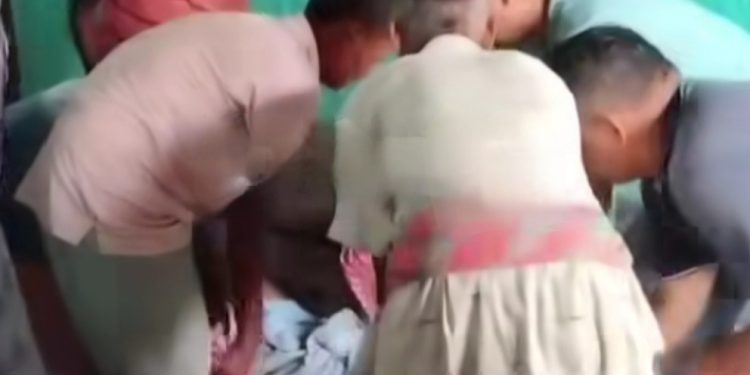 মহানবমীর সকালে প্রাক্তন সেনাকর্মীর ঝুলন্ত দেহ উদ্ধার পূর্বস্থলীতে 