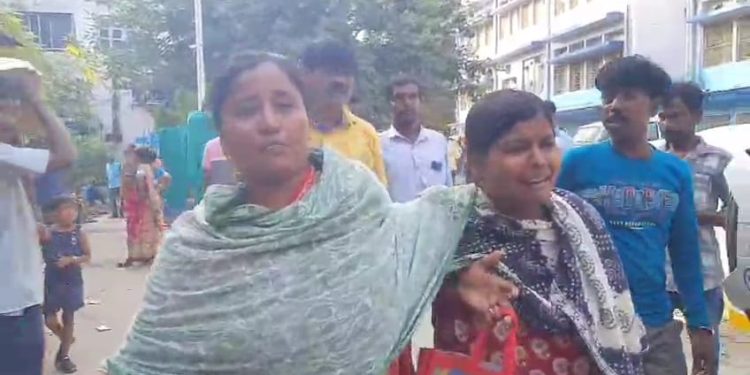 শিশু চুরি ঘিরে উত্তাল বর্ধমান মেডিকেল কলেজ হাসপাতাল 