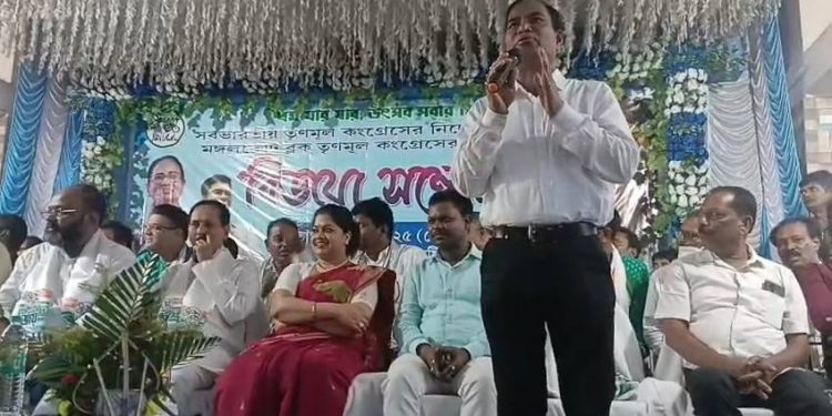 শুভেন্দু অধিকারীকে “অসুরের বাচ্চা-দানবের বাচ্চা-কাঁথির ব্যাটা- চোরের ব্যাটা-শিশির অধিকারীর ব্যাটা” বলে গালাগালি করে “বেঁধে রাখার” নিদান দিলেন বর্ধমান তৃণমূলের আদিবাসী নেতা দেবু টুডু