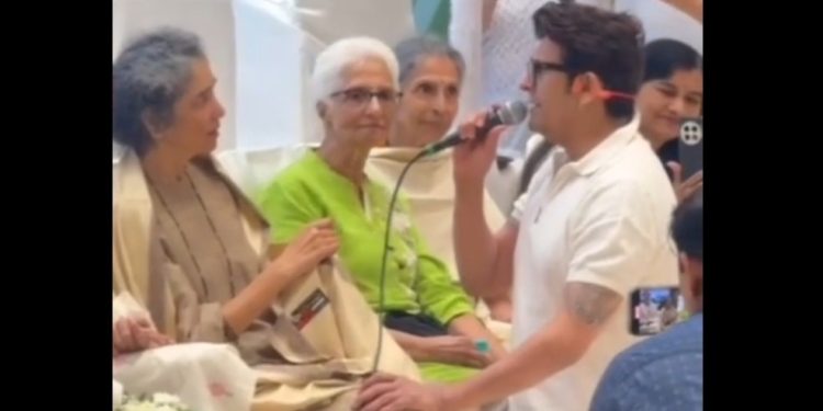 ‘তেরে মেরে স্বপ্নে’ গান গেয়ে প্রয়াত প্রবীণ অভিনেতা সতীশ শাহকে আবেগঘন শ্রদ্ধা জানালেন সোনু নিগম 