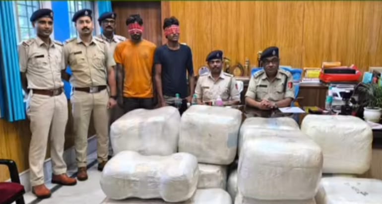 বহরমপুরে ৪৩৬ কেজি গাঁজাসহ গ্রেপ্তার হরিয়ানার ২ মাদক পাচারকারী 