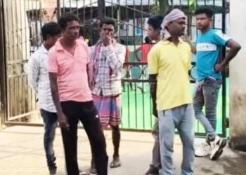 নলহাটিতে ষষ্ঠ শ্রেণীর আদিবাসী ছাত্রীকে জঙ্গলে টেনে নিয়ে গিয়ে ধর্ষণের চেষ্টা, দুর্বৃত্তের আঙুলে কামড় বসিয়ে নিজের সম্ভ্রম বাঁচালো কিশোরী 