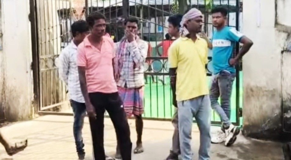 নলহাটিতে ষষ্ঠ শ্রেণীর আদিবাসী ছাত্রীকে জঙ্গলে টেনে নিয়ে গিয়ে ধর্ষণের চেষ্টা, দুর্বৃত্তের আঙুলে কামড় বসিয়ে নিজের সম্ভ্রম বাঁচালো কিশোরী 