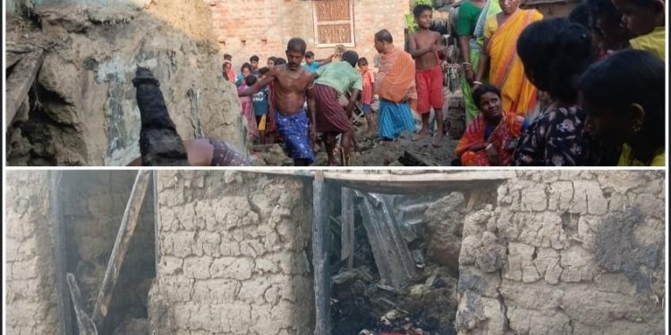 অগ্নিকান্ডে সর্বশান্ত হয়ে গেলো মঙ্গলকোটের বনকাপাসির শোলাশিল্পী পরিবার 