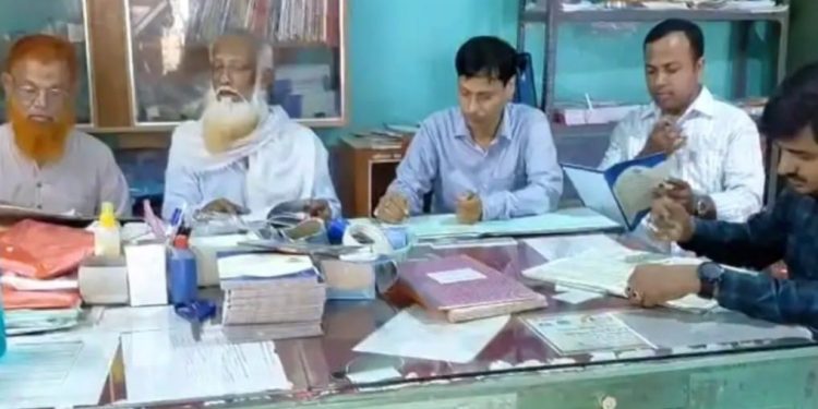 পাঁচ শিক্ষককেই করে দেওয়া হয়েছে বিএলও, সঙ্কটে বর্ধমানের মঙ্গলকোটের প্রাথমিক বিদ্যালয়ের পড়ুয়ারা 