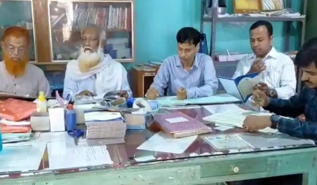 পাঁচ শিক্ষককেই করে দেওয়া হয়েছে বিএলও, সঙ্কটে বর্ধমানের মঙ্গলকোটের প্রাথমিক বিদ্যালয়ের পড়ুয়ারা 