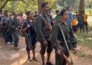 ছত্তিশগড়ের কাঁকেরে মাওবাদী নেতা মুকেশসহ ১৩ মহিলা সহ ২১ জনের আত্মসমর্পণ 