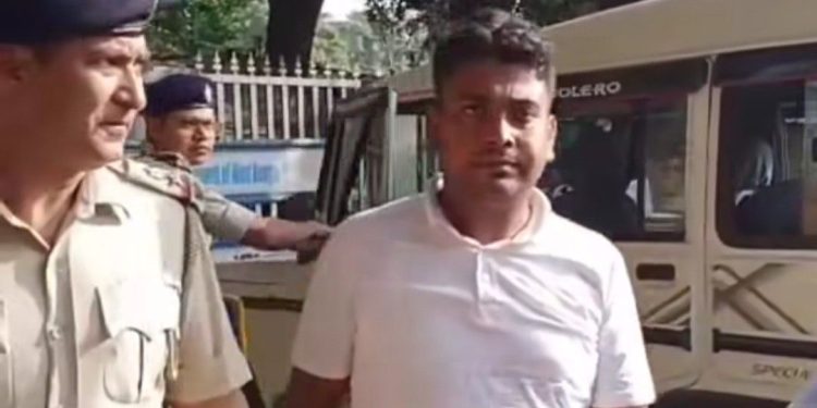 আন্তঃরাজ্য মাদক পাচারচক্রের কিংপিন মোস্ট ওয়ান্টেড মালদার হাসমত সেখ গ্রেপ্তার, ধৃত তার ২ সাগরেদ ; বেআইনি মাদক কারবার করে বিপুল সম্পদের মালিক হয়ে গেছে ওই দুষ্কৃতী 