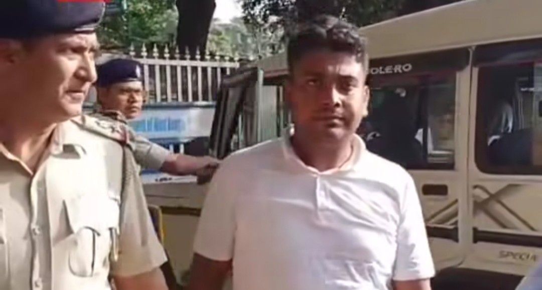 আন্তঃরাজ্য মাদক পাচারচক্রের কিংপিন মোস্ট ওয়ান্টেড মালদার হাসমত সেখ গ্রেপ্তার, ধৃত তার ২ সাগরেদ ; বেআইনি মাদক কারবার করে বিপুল সম্পদের মালিক হয়ে গেছে ওই দুষ্কৃতী 