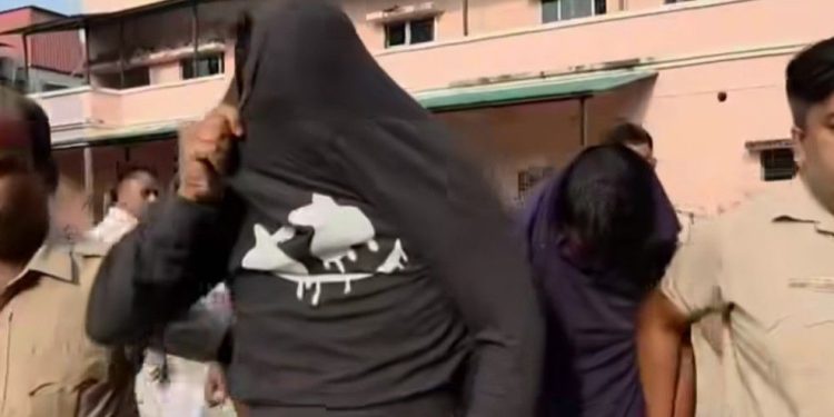 নাগরাকাটায় বিজেপি সাংসদ ও বিধায়কের উপর হামলার ঘটনায় ৩ জনকে তোলা হল আদালতে ; শুভেন্দুর দাবি : “আসল আসামিদের ছেড়ে তৃণমূল ওদের পুলিশের হাতে তুলে দিয়েছে”