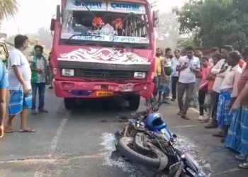 মেমারিতে বাস-বাইক মুখোমুখি সংঘর্ষ, মৃত এক বাইক আরোহী, আহত আরও এক 