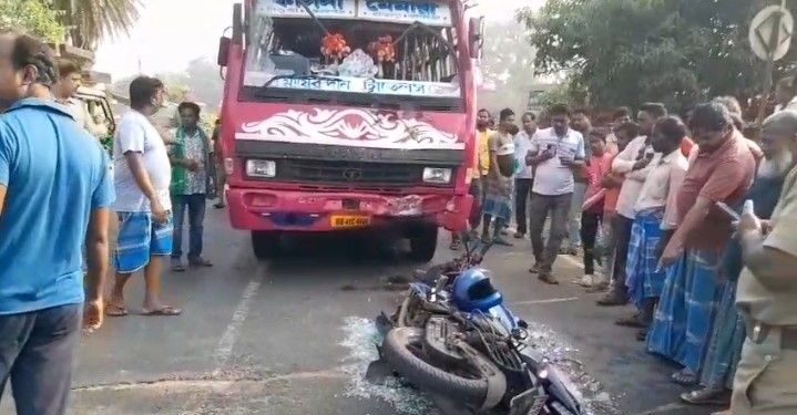 মেমারিতে বাস-বাইক মুখোমুখি সংঘর্ষ, মৃত এক বাইক আরোহী, আহত আরও এক 