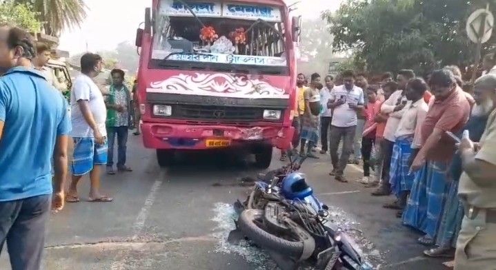 মেমারিতে বাস-বাইক মুখোমুখি সংঘর্ষ, মৃত এক বাইক আরোহী, আহত আরও এক 