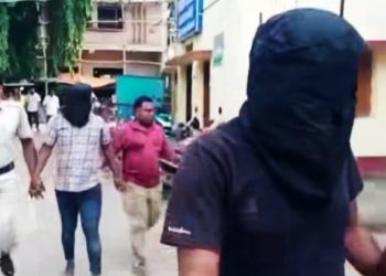 মুর্শিদাবাদের সালারে গণধর্ষণের শিকার ১৪ বছরের কিশোরী, গ্রেপ্তার ২ নরপশু হুমায়ুন শেখ ও আসলাম শেখ ; পলাতক আর ৩ অভিযুক্ত, রাজ্যে নারী নিরাপত্তা নিয়ে প্রশ্ন তুলল বিজেপি 