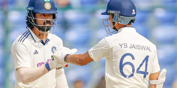 ওয়েস্ট ইন্ডিজের বিপক্ষে দ্বিতীয় টেস্টে টসে জিতে ব্যাটিং নিল ভারত ; ভারতের সংগ্রহ এক উইকেট হারিয়ে ৯৪ রান 