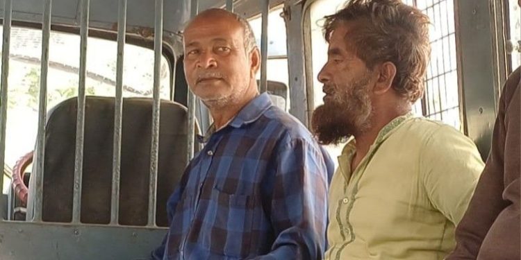 ভাতারে ১৩ বছরের কিশোরীর শ্লীলতাহানির অভিযোগে গ্রেপ্তার রজব আলী নামে এক প্রৌঢ় ও তার এক সমর্থক 