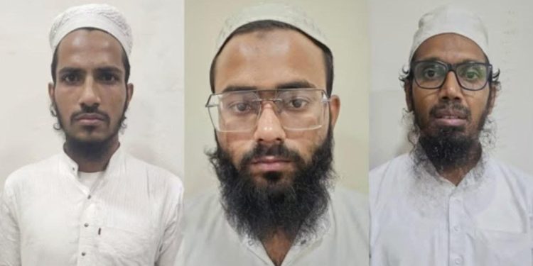 দেশ জুড়ে মারাত্মক নাশকতার ছক কষা চিকিৎসক আহমেদ মহিউদ্দিন সৈয়দসহ ৩ আইএস সন্ত্রাসবাদী গ্রেপ্তার 