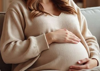 কর্ণাটকের কোপ্পাল নিজের ১৭ বছর বয়সী বোনের বাবা হল পাপি দাদা 