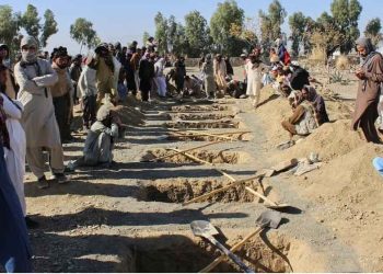 সামরিক ঘাঁটিতে হামলার প্রতিশোধে আফগানদের উপর বিমান হামলা চালিয়ে ৯ শিশুসহ ১০ জন বেসামরিক নাগরিককে হত্যা করেছে পাকিস্তান  