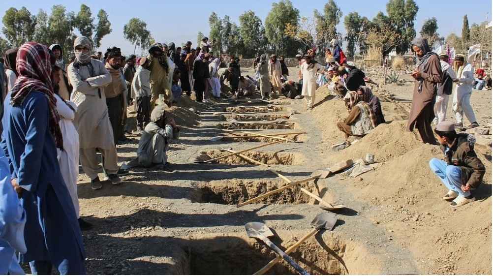 সামরিক ঘাঁটিতে হামলার প্রতিশোধে আফগানদের উপর বিমান হামলা চালিয়ে ৯ শিশুসহ ১০ জন বেসামরিক নাগরিককে হত্যা করেছে পাকিস্তান  