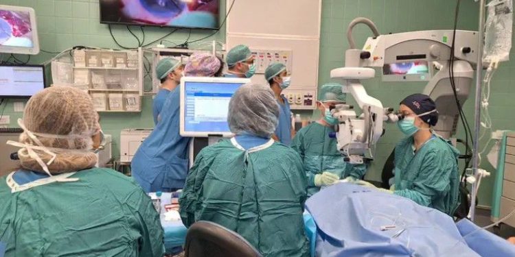 কৃত্রিম কর্নিয়া প্রতিস্থাপন করে ইতিহাস সৃষ্টি করলেন ইসরায়েলের গবেষক চিকিৎসকরা