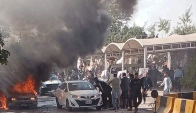 ইসলামাবাদে আত্মঘাতী হামলায় ৫ জনের মৃত্যু, আহত ২১ ; পাওয়া গেছে আত্মঘাতী বোমা হামলাকারীর ছিন্ন মাথা