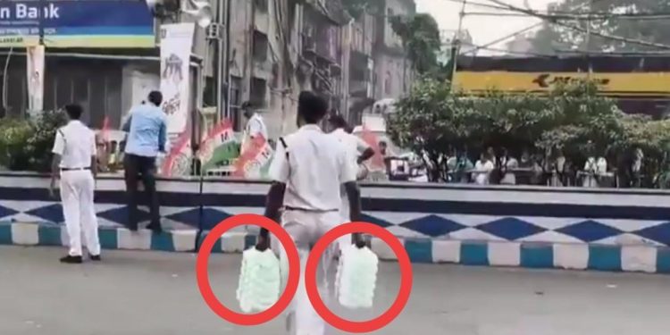 তৃণমূলের “জলবাহক” পুলিশ ! ভিডিও শেয়ার করে সুকান্ত বললেন: “মমতা পুলিশ প্রশাসনকে তৃণমূলের চাকর, রাস্তার বাহক এবং রাজনৈতিক যন্ত্রে পরিণত করেছেন”  