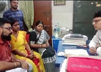 তৃণমূলের যুবনেতা দেবাংশু ভট্টাচার্যের বিরুদ্ধে এফআইআর দায়ের করলেন বিজেপি নেত্রী রেখা পাত্র 