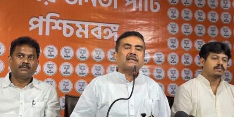 ডিজিটাইজেশনের চাপ পড়ায় জেলায় জেলায় বিএলও-দের বিক্ষোভ ; শুভেন্দুর অভিযোগ : “ভোটার তালিকায় কারচুপি করতে ডাটা এন্ট্রি অপারেটর দিচ্ছেন না মমতা ব্যানার্জি”