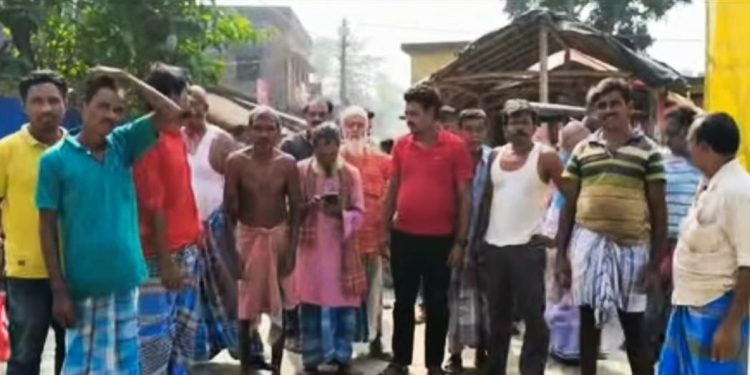 ফের তৃণমূলের বিরুদ্ধে উঠল আবাস যোজনায় কাটমানি নেওয়ার অভিযোগ ; ২০ হাজার টাকা করে দিতে না পারায় ২০ জনের নাম তালিকা থেকে বাদ দেওয়ার অভিযোগ 