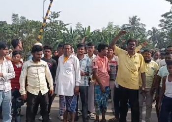 গ্রামবাসীর বিক্ষোভের জেরে কাটোয়ায় আন্ডারপাসের নির্মাণের কাজ শুরুই করতে পারল না রেল দপ্তর 