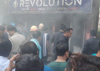 কাটোয়ার কম্পিউটার বিক্রির দোকানে ল্যাপটপের ব্যাটারি ফেটে ভয়াবহ অগ্নিকান্ড, ৫০ লক্ষ টাকার ক্ষয়ক্ষতি 