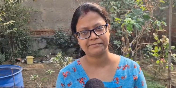 তৃণমূল নেত্রীর দু’জায়গায় দুটি ভোটার কার্ড ঘিরে তোলপাড় কাটোয়া 