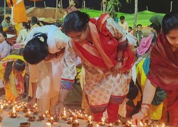 আজ মহিলা বিশ্বকাপ ফাইনাল : দলের জয়ের জন্য প্রয়াগরাজে মহা আরতি করলেন মহিলারা 