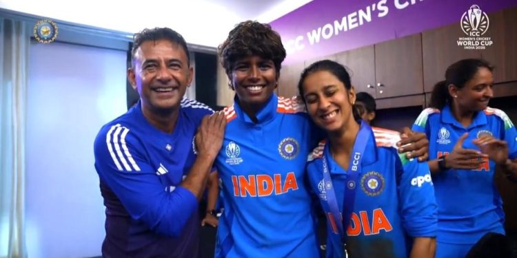 ড্রেসিংরুমে ‘জেমিমা’কে জমকালো অভ্যর্থনা, আবেগঘন মুহূর্তের ভিডিও ভাইরাল 