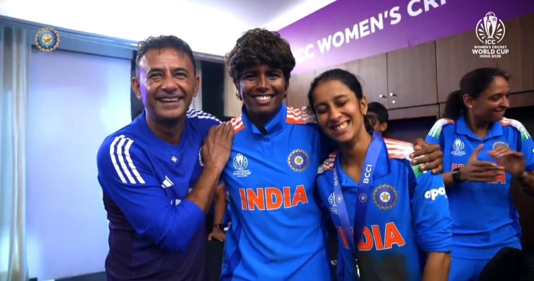 ড্রেসিংরুমে ‘জেমিমা’কে জমকালো অভ্যর্থনা, আবেগঘন মুহূর্তের ভিডিও ভাইরাল 