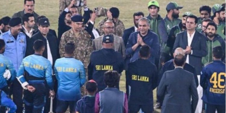 ইসলামাবাদে বিস্ফোরণে প্রচুর হতাহত হওয়ার পর দেশে ফিরতে চান ৮ শ্রীলঙ্কান খেলোয়াড়, তবে তাদের অনুমতি দেয়নি শ্রীলঙ্কান বোর্ড