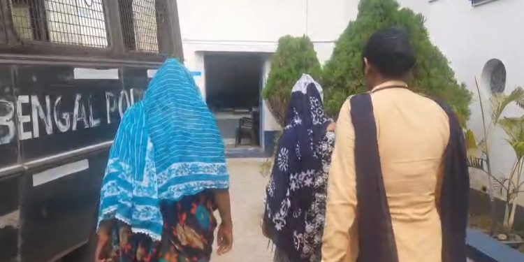 পাচারের আগেই মঙ্গলকোটে বিপুল গাঁজাসহ আদু বিবি ও জোৎস্না বিবি নামে ২ মহিলাকে গ্রেপ্তার করল এসটিএফ 